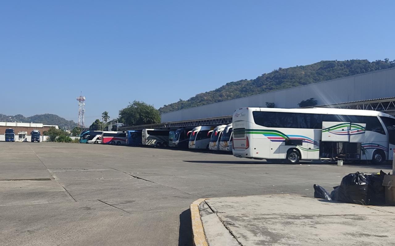 Central Camionera de Zihuatanejo se comenzó a utilizar como paradero para autobuses turísticos ANZ Central Camionera de Zihuatanejo se comenzó a utilizar como paradero para autobuses turísticos ANZ