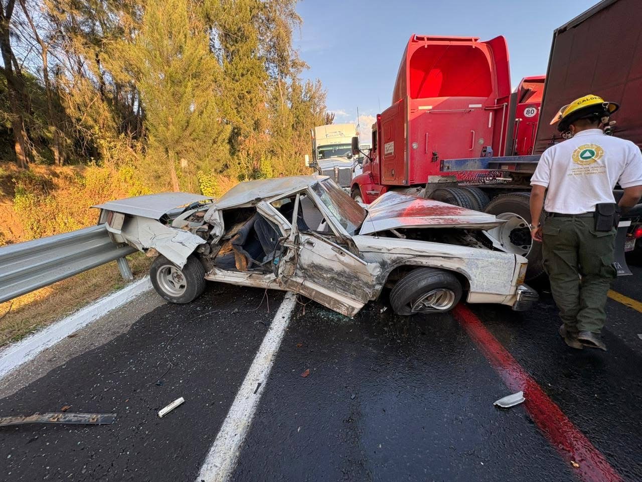 ¡Viven de milagro! Tras aparatoso choque en la autopista Siglo XXI - ANZ